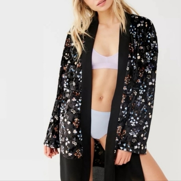 Out From Under- Urban Black Floral Velvet Kimono Womens XS/S Boho Romantic Tunic - Picture 15 of 15
